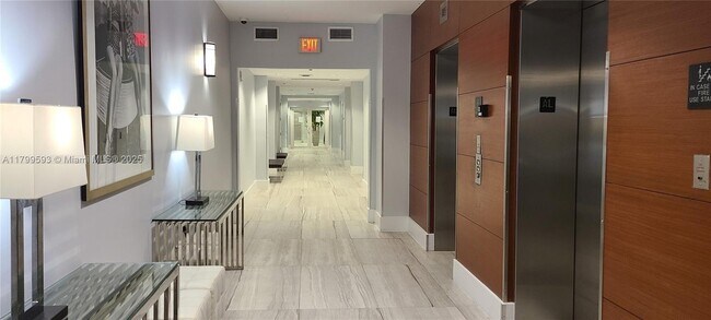 Foto del edificio - 1861 NW S River Dr