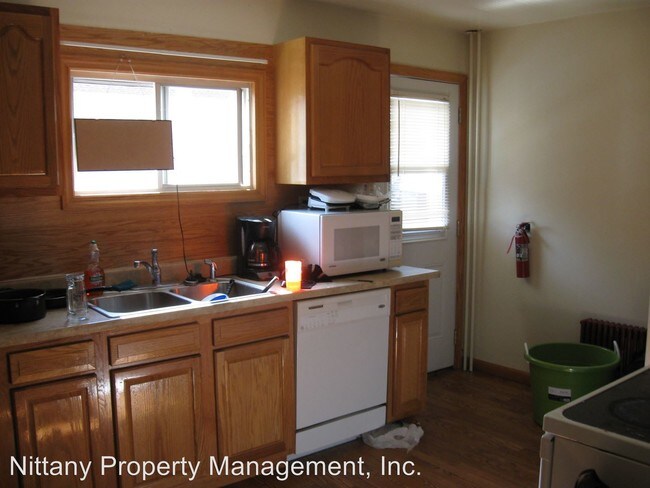 Building Photo - 5 br, 2 bath Apartment - 328 W. Nittany Ave.