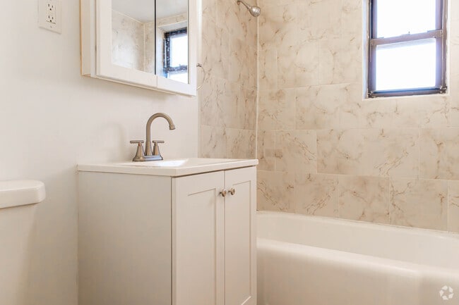 1BR, 1BA - 1,000SF - Bathroom - Crossroads of New Jersey