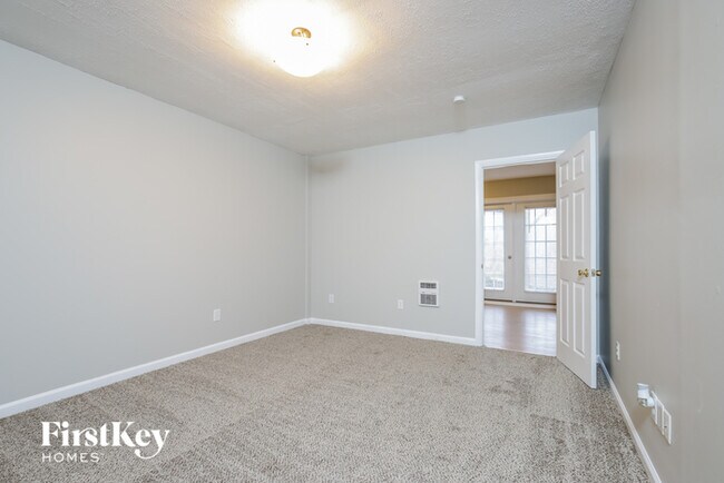 Foto del edificio - 120 Crestway Ct