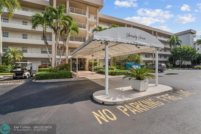 Foto del edificio - 3930 Oaks Clubhouse Dr