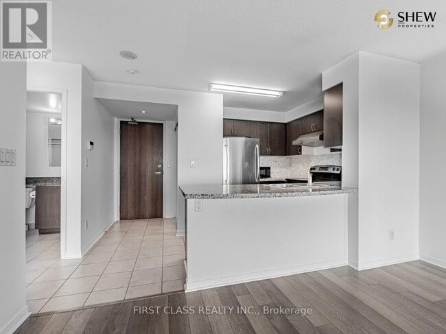 Building Photo - 4900 Glen Erin Dr