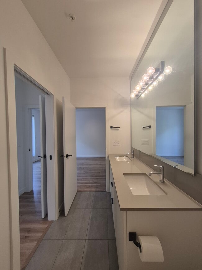 Building Photo - 2502 16A St SW