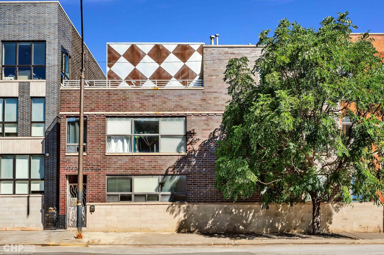Primary Photo - 1424 W Grand Ave