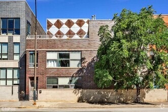 Building Photo - 1424 W Grand Ave