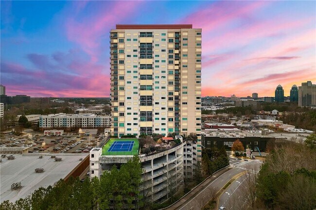 Foto del edificio - 4561 Olde Perimeter Way