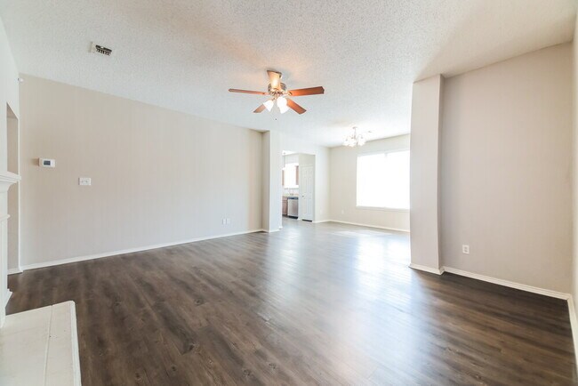 Building Photo - 2325 Wildwood Ln