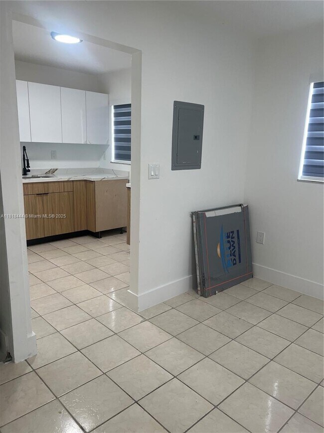 Foto del edificio - 590 NW 65th St