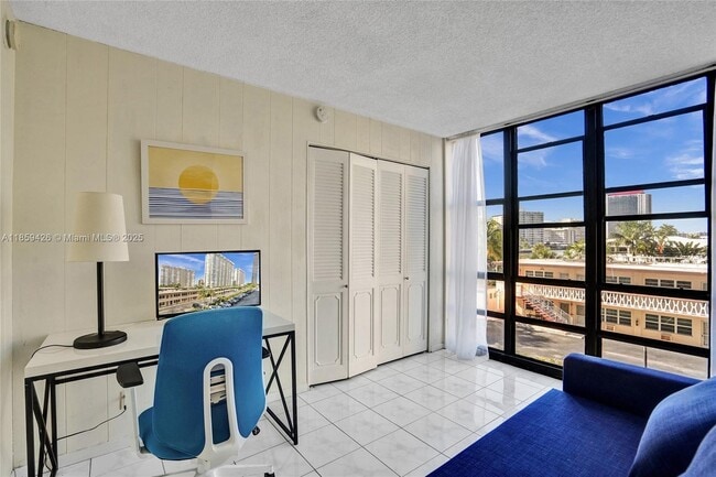 Building Photo - 2017 S Ocean Dr