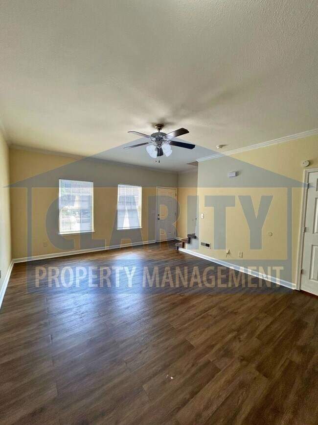 Foto del edificio - Conveniently located 2 bedroom townhome!