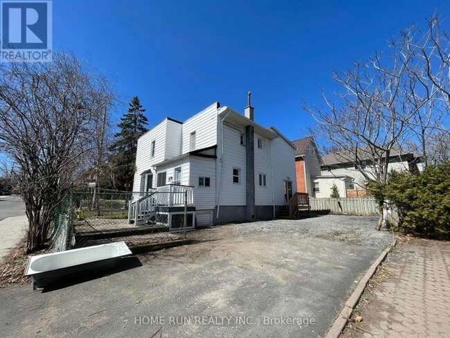 Building Photo - 121 Concord St S