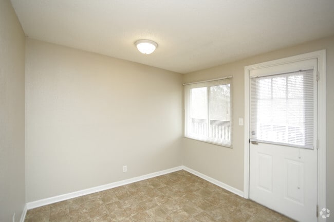3BR, 1.5BA - 1100 SF - State Street