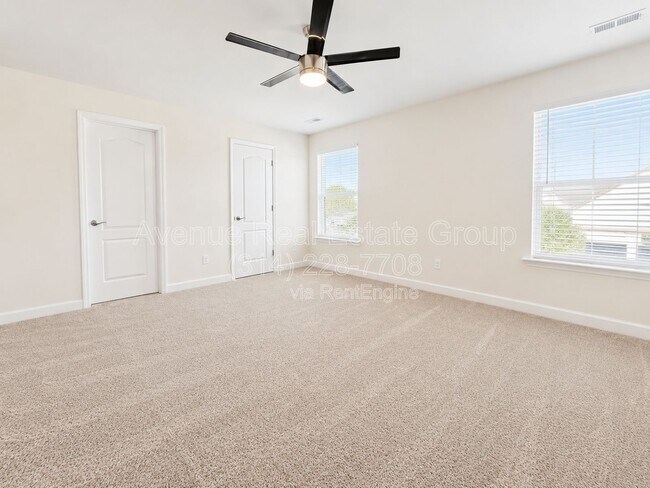 Foto del edificio - 36 Pheasant Ln