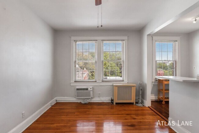 Building Photo - Utilities Included! 1 Bed/ 1 Bath, 8 Minut...