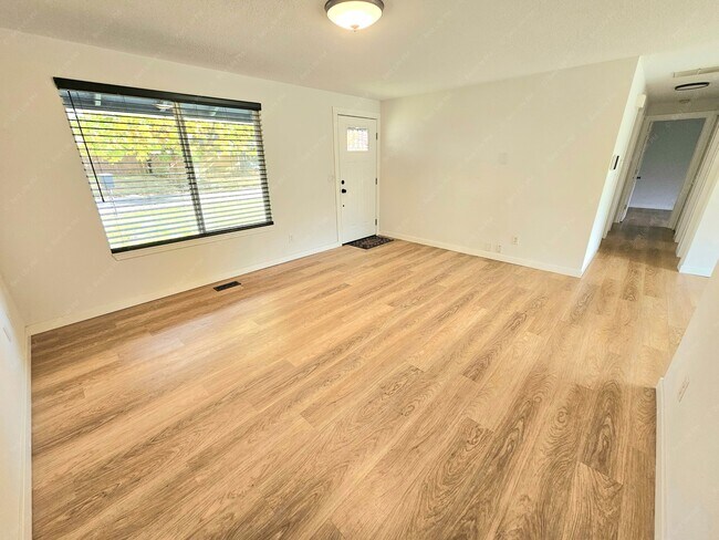 Building Photo - 7739 SE 101st Ave