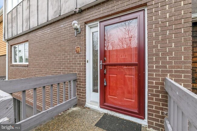 Building Photo - 11 Astor Ct