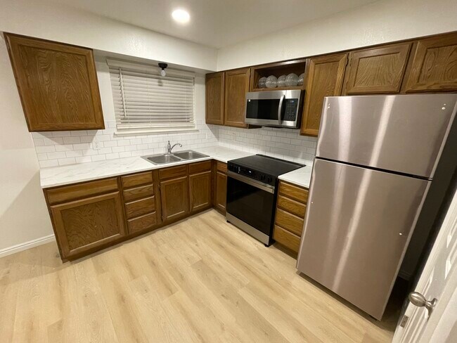 Building Photo - 466 E 400 S