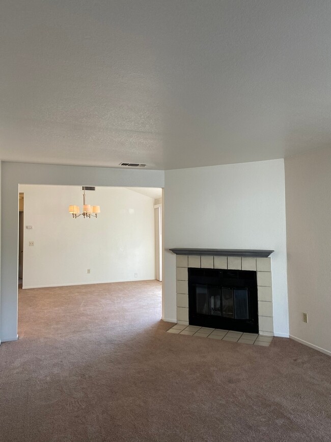 Building Photo - Charming duplex in Folsom!