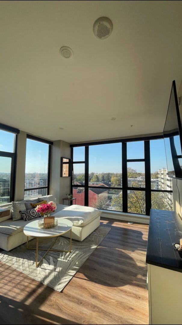 Foto del edificio - 1320 Fenwick Ln