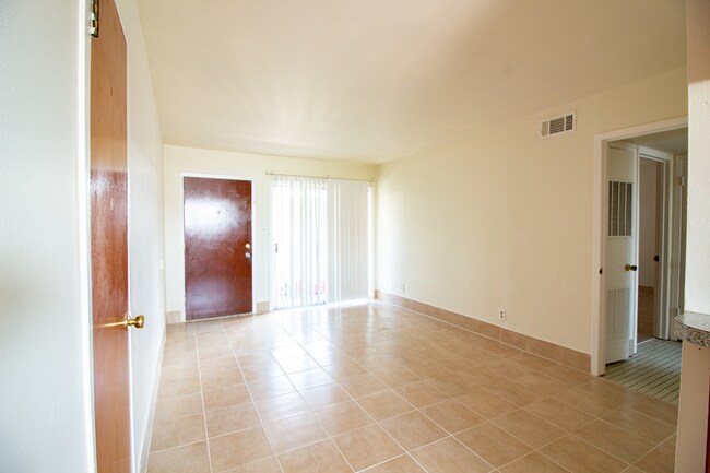 Foto del edificio - 4742 Yale St