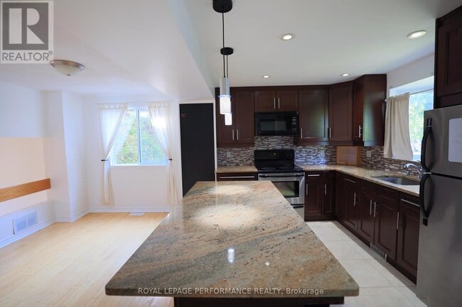 Building Photo - 399 Duvernay Dr