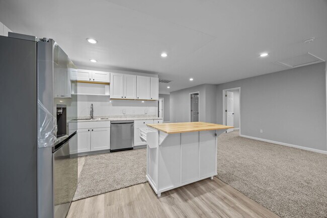 Building Photo - 3613 River Rd