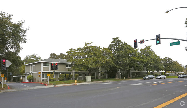 Foto del edificio - Los Gatos Oaks Apartments