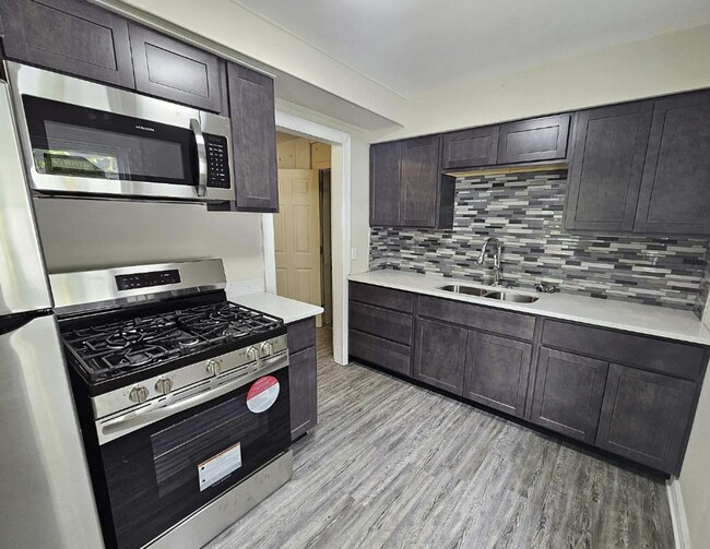 Foto del edificio - Newly Renovated 3 Bedroom