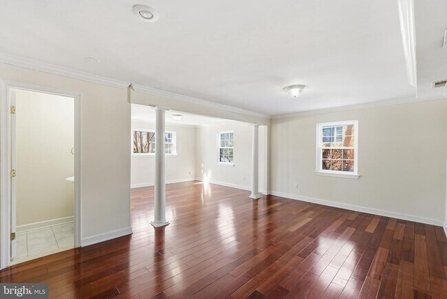 Foto del edificio - 5205 Brookeway Dr