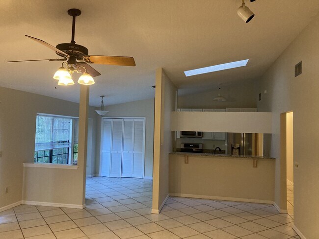 Building Photo - Charming 3 bedroom, 2 bathroom house with ...