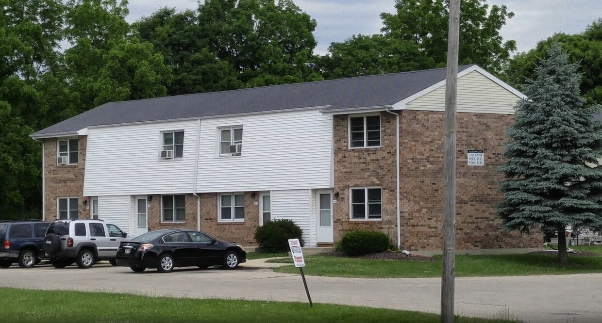 Lakeview Townhomes Apartments in Kenosha, WI