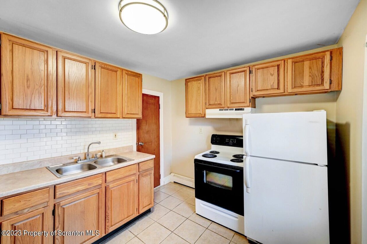 Kitchen - 293 N Main St