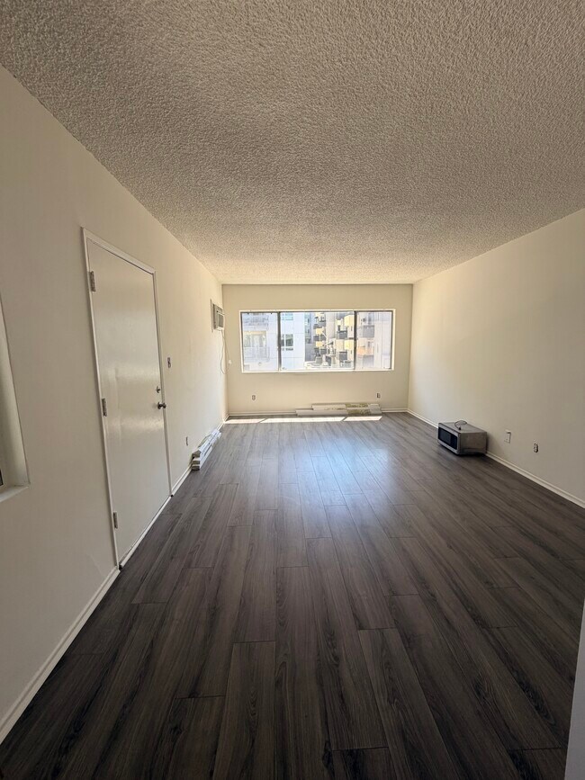 Foto del edificio - 5019 Klump Ave