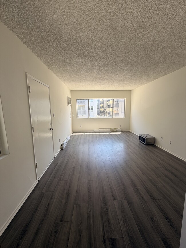 Building Photo - 5019 Klump Ave