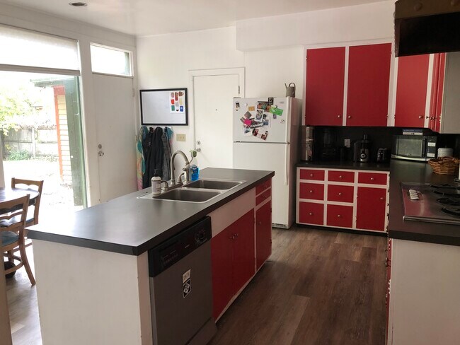 Building Photo - 130 College Ave NE