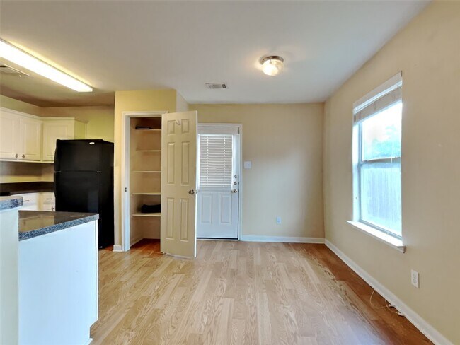 Building Photo - 4111 Medina River Ct