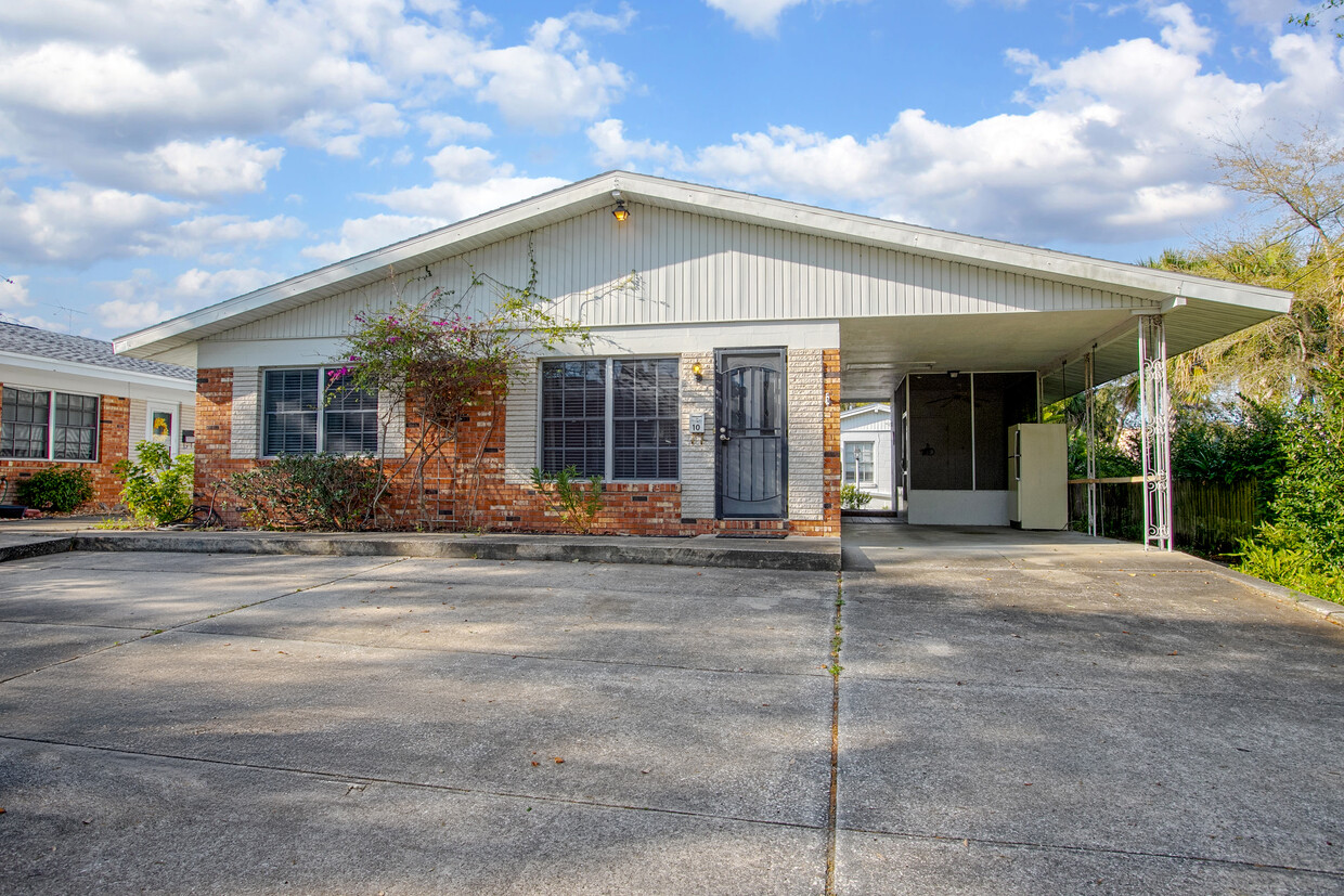 Foto principal - 2/1 DeLand, Steps from Stetson! $1,600/mon...