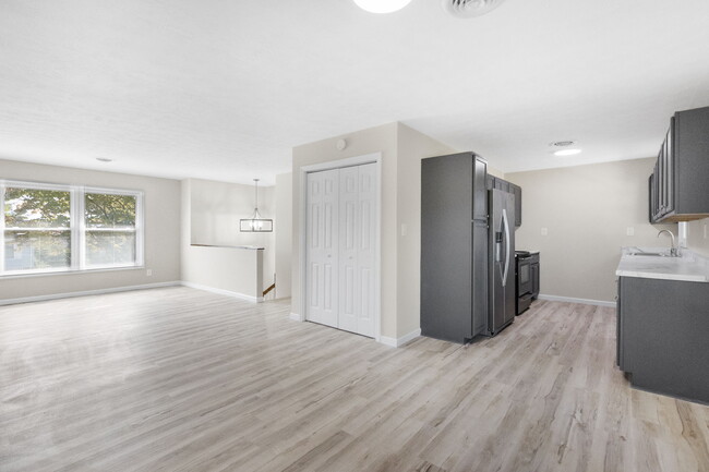 Building Photo - 1060 Okrina Dr