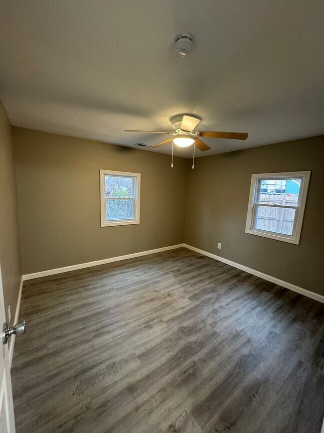 Building Photo - 1949 Beck St