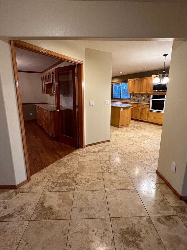 Foto del edificio - Charming 3-Bed Retreat in Tualatin: Your I...