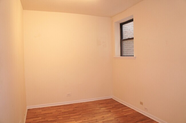 Foto del edificio - 2339 N Kedzie Blvd