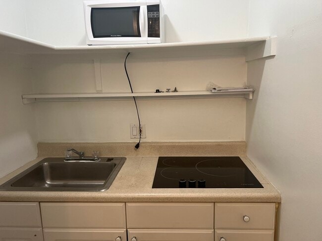 Building Photo - 2073 E Bond Dr