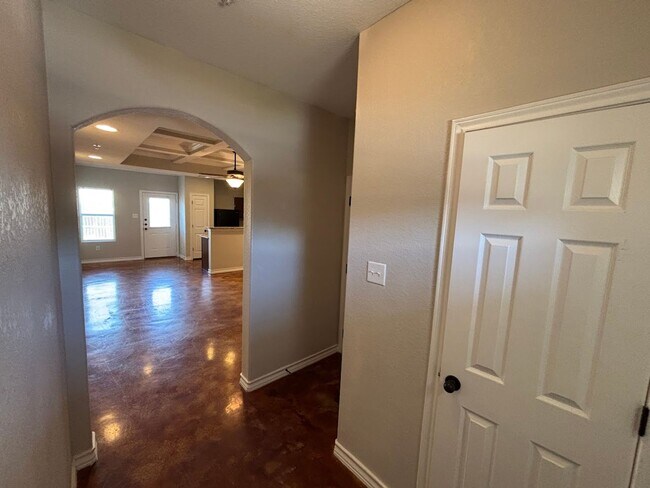 Foto del edificio - Spacious 3-Bedroom, 2 Bath, 1 Car Garage. ...