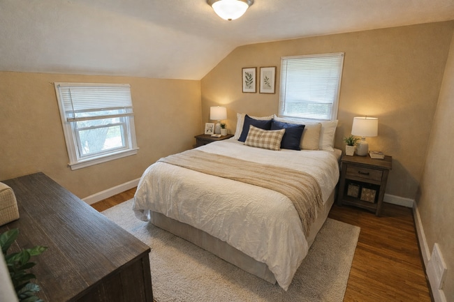 Building Photo - 3 Bedroom 1.5 Bath **Coming Soon**