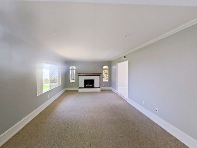 Building Photo - 617 E Avenida San Juan