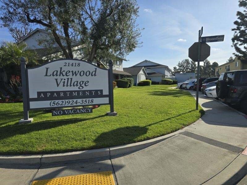 Lakewood Village Apartments in Lakewood, CA