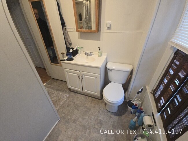 Foto del edificio - 906 Packard St