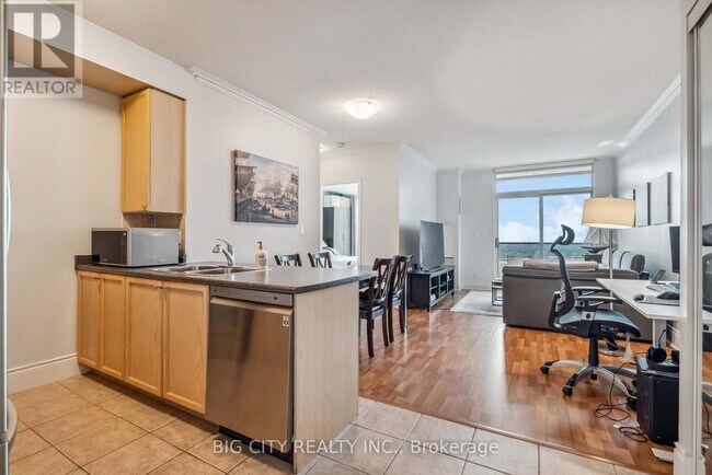 Photo du bâtiment - 3880-3880 Duke of York Blvd