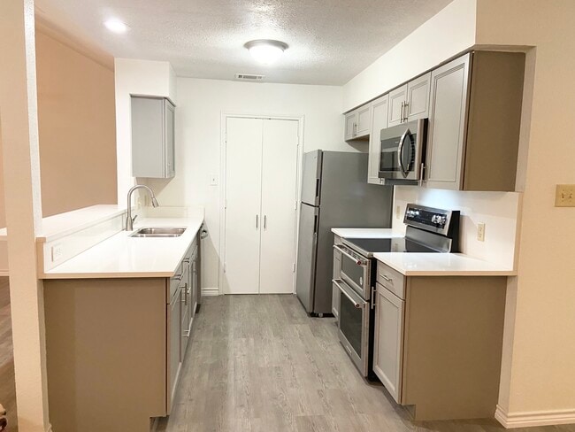 Foto del edificio - 2121 Stone Moss Ln
