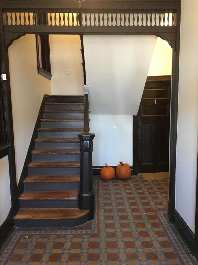 Building Photo - 1131